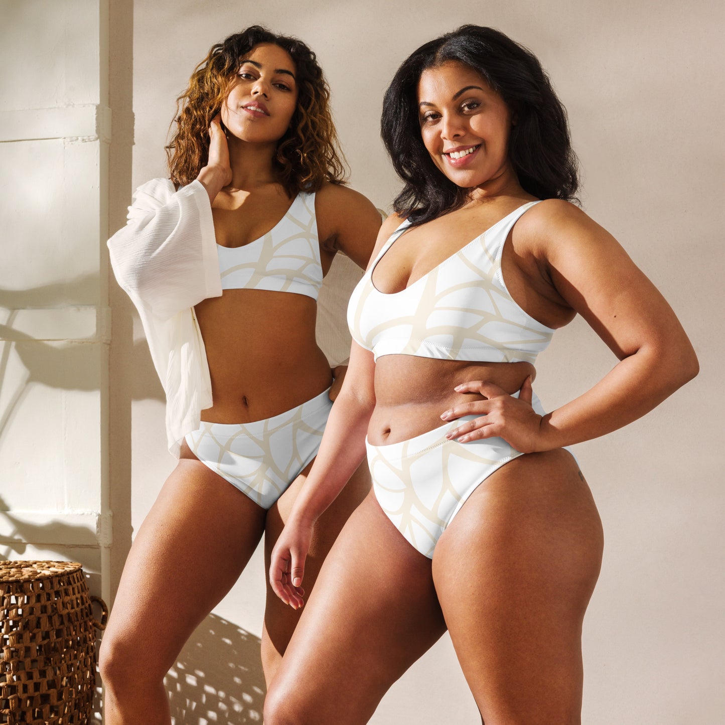 Recycelter High Waist Bikini - dezentes Muster weis/beige